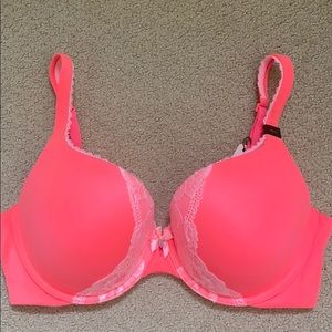 Victoria’s Secret Bra: BODY BY VICTORIA. 34DD.NWT.